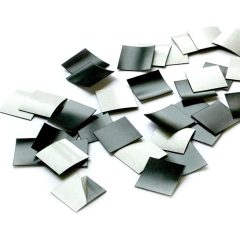  Folie magnetică cu adeziv 3x3 cm grosime 0.70 mm