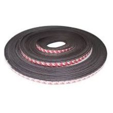 Bandă magnetică adezivă cu doi poli grosime 2.5 mm lățime 7 mm lungime 10 metri